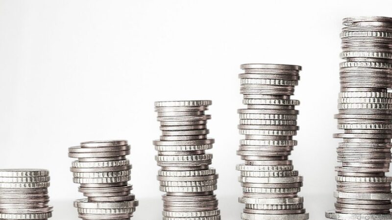 Solana is on a tear as it gains 300% in a month to overtake Dogecoin – is $200 next?