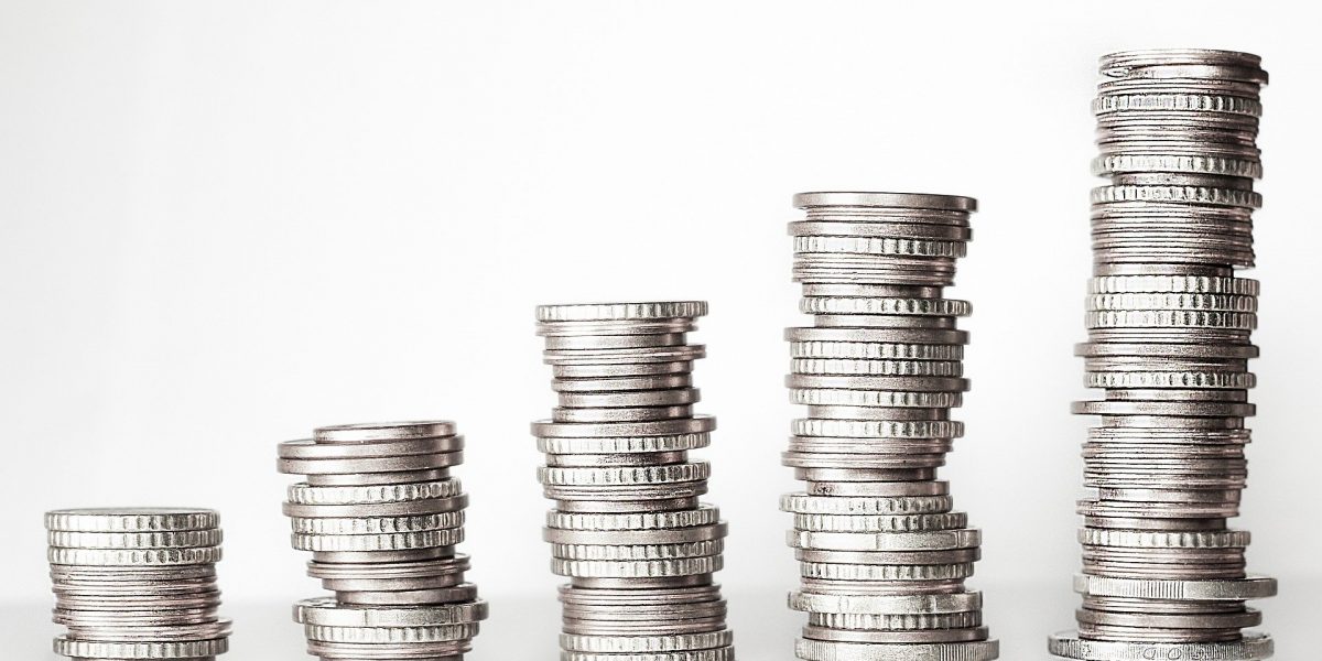 Solana is on a tear as it gains 300% in a month to overtake Dogecoin – is $200 next?
